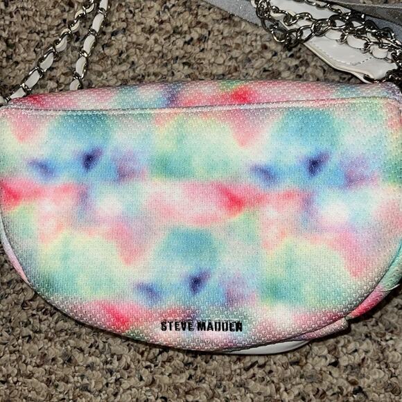 Like New STEVE MADDEN CONVERTIBLE MULTI COLOR BELT BAG. - Picture 6 of 7